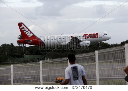 Salvador, Bahia / Brazil - October 21, 2013: Airbus - A-320 Of Tam Linhas Aereas Is Seen During Land
