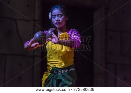 Siem Reap,cambodia - 28.06.2017 :a Group Of Aspara Dancers Were Performing At A Public Perform In Si