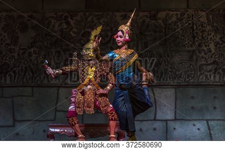 Siem Reap,cambodia - 28.06.2017 :a Group Of Aspara Dancers Were Performing At A Public Perform In Si