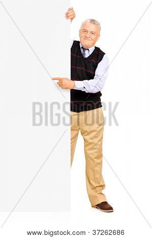 Retrato de cuerpo entero de un gentelman apuntando en una pancarta en blanco