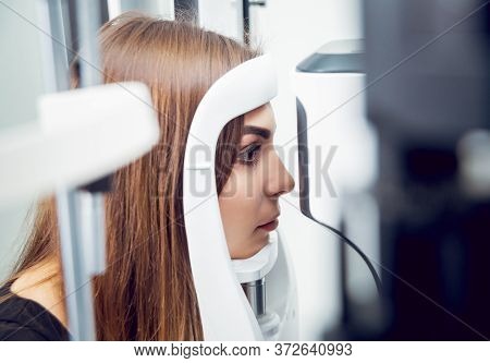 Consultation With An Ophthalmologist. Medical Equipment. Coreometry.