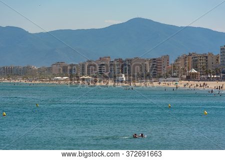 Canet En Roussillon, France: June 21, 2020: Sunny Day In The Tourist Town Of Canet En Roussillion In