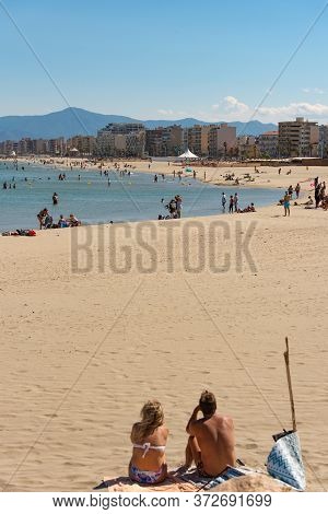 Canet En Roussillon, France: June 21, 2020: Sunny Day In The Tourist Town Of Canet En Roussillion In