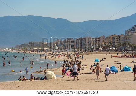 Canet En Roussillon, France: June 21, 2020: Sunny Day In The Tourist Town Of Canet En Roussillion In
