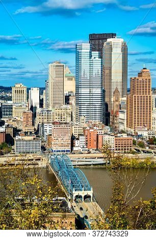 Downtown Pittsburgh And The Smithfield Street Bridge Across The Monongahela River In Pennsylvania, U