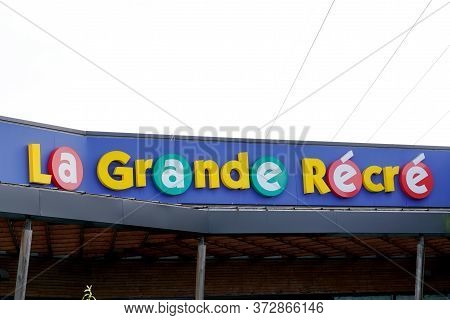 Bordeaux , Aquitaine / France - 11 07 2019 : La Grande Recree Logo Shop Sign In Ludendo Group French