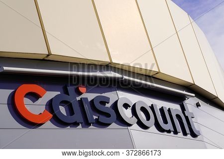 Bordeaux , Aquitaine / France - 12 12 2019 : Cdiscount Marketplace Cdiscount.com Sign Logo Brand Of 