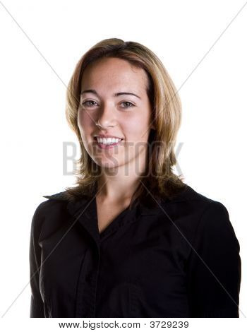 Giovane bionda In camicia nera con un bel sorriso