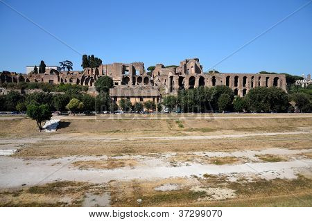 Circus Maximus - ruiny na wzgórzu palatyn w Rzymie.