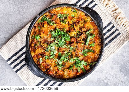 Charru Mussel, Known In Brazil As A Sururu Moqueca, On White Striped Towel In Blue