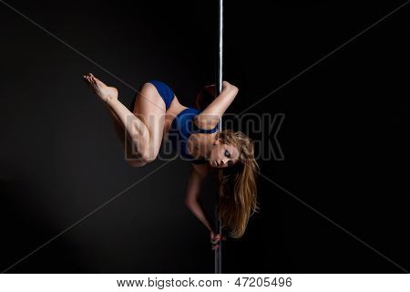 Donna di danza giovani Polo slim esercitare sui dark