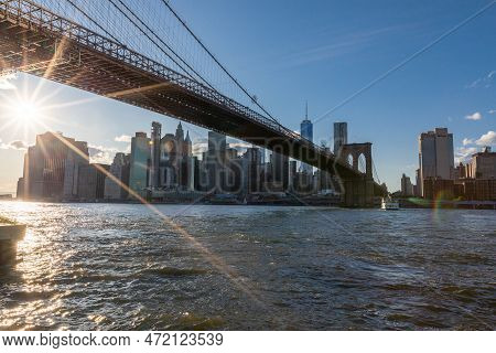 Nyc, Ny - October 06, 2019:  Brooklyn Bridge, East River And Lower Manhattan In Background. Nyc Skyl