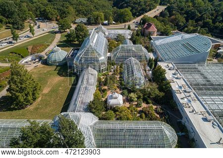 Phipps Conservatory And Botanical Gardens In Pittsburgh, Pennsylvania. Schenley Park's Horticulture 