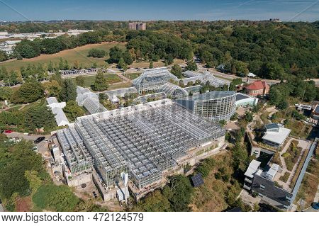 Phipps Conservatory And Botanical Gardens In Pittsburgh, Pennsylvania. Schenley Park's Horticulture 