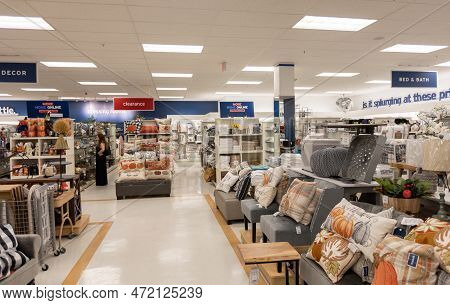 Philadelphia, Pennsylvania - September 29, 2019: Marshalls Department Store In Philadelphia, Pennsyl