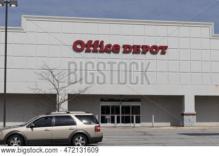 Anderson - Circa March 2023: Office Depot Strip Mall Location. Office Depot Is A Subsidiary Of The O