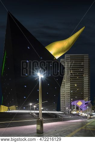 Tokyo, Japan - March 25 2023: Gold Flame By Philippe Starck Over The Asahi Beer Headquarter At Night