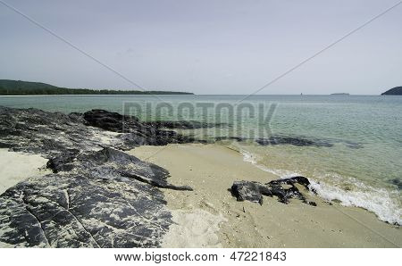 Vista panorâmica da praia de Samila com Rock em Songkhla, Tailândia