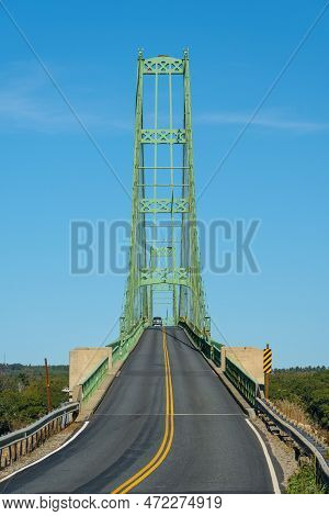 10 04 2022, Deer Isle, Maine, Usa: Deer Isle Bridge In Fall With A Single Car