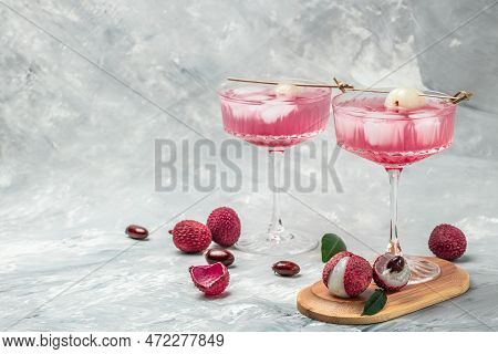 Lychee Juice. Lychee Cocktail In Glass And Fresh Fruits. Restaurant Menu, Dieting, Cookbook Recipe T
