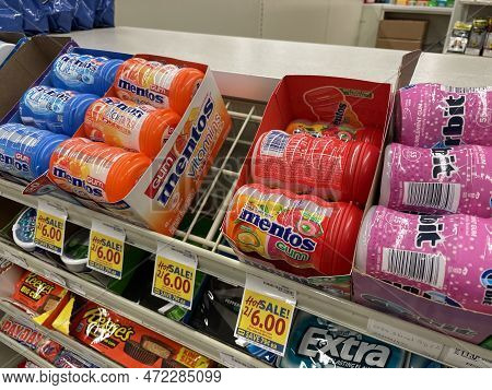 Grovetown, Ga Usa - 03 03 23: Grocery Store Chewing Gum On A Shelf Variety