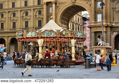 Florence, Italy - April 30, 2015: People Visit Piazza Della Repubblica In Florence, Italy. Italy Is 