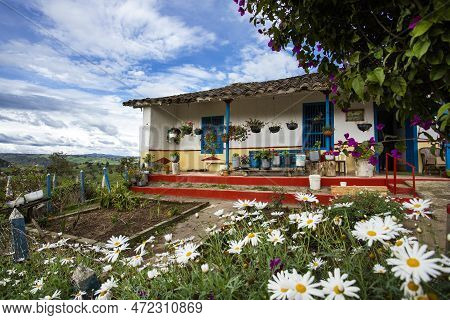 Rural Peasant House In Antioquia - Traditional Architecture Of Colombia. Entrerrios