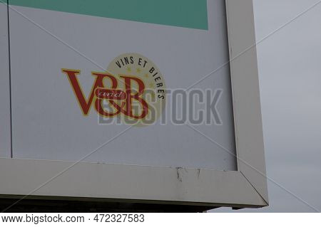Bordeaux , Aquitaine  France - 02 27 2023 : V&b Vandb Cave Bar Text Sign And Logo V And B Pub Wine B