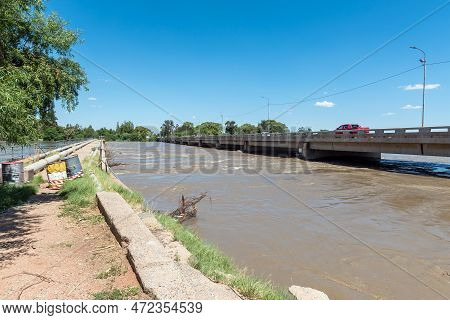 The Old And New Road Bridges Over A Flooded Orange River At Upington In The Northern Cape Province