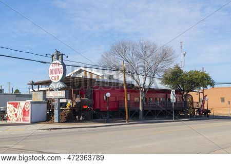 Willcox, Az, Usa - Jan. 19, 2023: Big Tex Bbq Restaurant In A Train Dinning Car On Railroad Avenue I