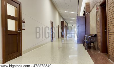 Augusta, Ga Usa - 01 26 23: Richmond County Courthouse Distant Hallway