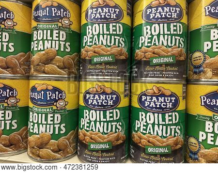 Grovetown, Ga Usa - 02 -01 23: Grocery Store Peanut Patch Can Boiled Peanuts