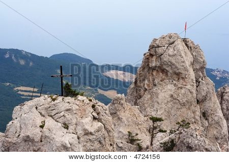 La Crucifixion et la Croix sur les rochers