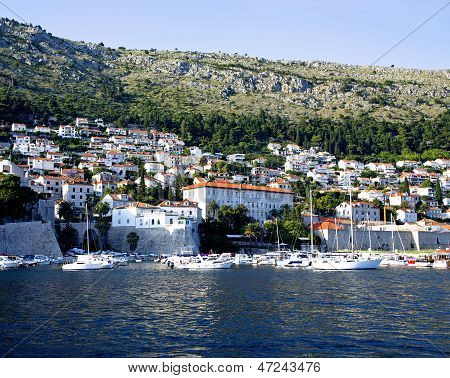 Dubrovniks gamle by i Kroatien