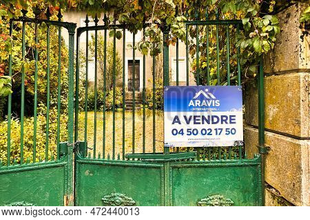 Thones, France - October 04 2021 : A French For Sale Sign Is Posted On The Green Entrance Gate Of An