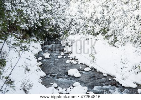 Verschneite Creek.