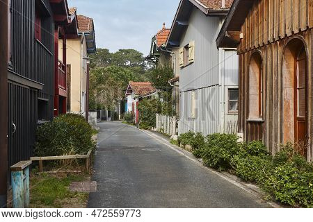 Arcachon Bay. L´herbe Traditional Oyster Village. Aquitaine, France