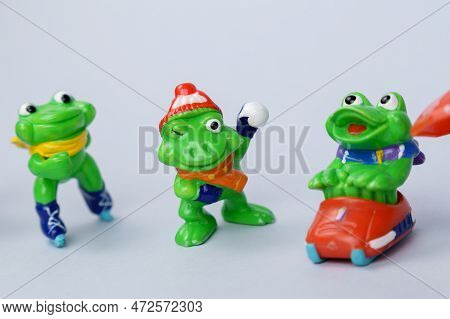 Tyumen, Russia-february 15, 2023: Kinder Surprise Toy Frogs. Collection Of Kinder Surprise Toys.