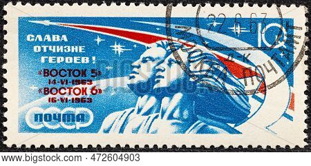 Ussr - Circa 1963: A Stamp Printed In The Ussr Russia Shows Worker And Kolkhoz Woman With Inscriptio
