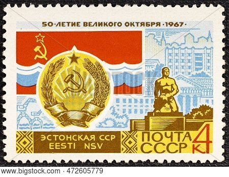 Ussr - Circa 1967: Post Stamp Printed In The Ussr Shows Coat Of Arms, Flag And Monument Estonian Ssr