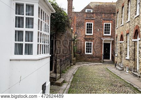 Old, Pictureque Cobbled Street In Rye, Sussex
