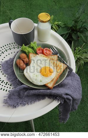 Breakfast Menu Of Bread, Eggs, Sausage, Tomatoes And Lettuce