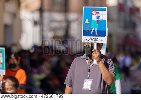 Matamoros, Tamaulipas, Mexico - November 26, 2022: The Desfile Del 20 De Noviembre, Adults And Child