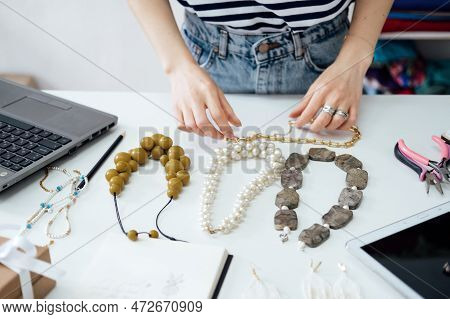 Jewelry Design: Learn The Art Of Designing Jewelry, Including Sketching, Selecting Materials, And Cr