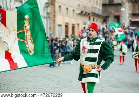 Siena, Italy - July 2013: The Noble Contrada Dell'oca On The Corteo Storico, A Historical Costume Pa