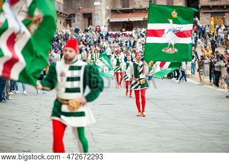 Siena, Italy - July 2013: The Noble Contrada Dell'oca On The Corteo Storico, A Historical Costume Pa