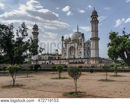 Bibi-ka-makbara Mausoleum Of Rabiya Ud-durrani, Wife Of Padishah Aurangzeb In Aurangabad. India.