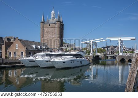 Motor Yachts In Front Of The Zuidhavenpoort At Oude Haven In Zierikzee. Provinz  Zeeland In The Neth