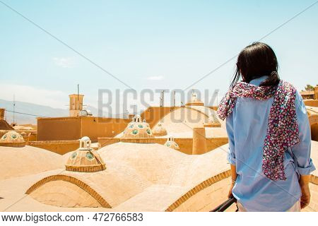 Kashan, Iran - 29th June, 2022: Female Tourist Visit Sultan Amir Ahmad Bathhouse. Group Of Tourist V