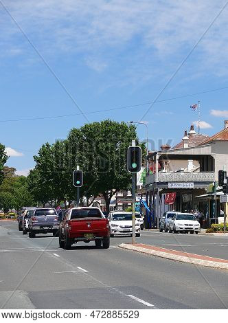 A View Of Traffic Moving Through The Town Of Yass In Nsw, Australia. Yass, New South Wales, Australi